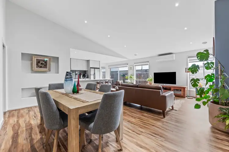 Fifth view of Homely house listing, 10 Byron Drive, Drouin VIC 3818