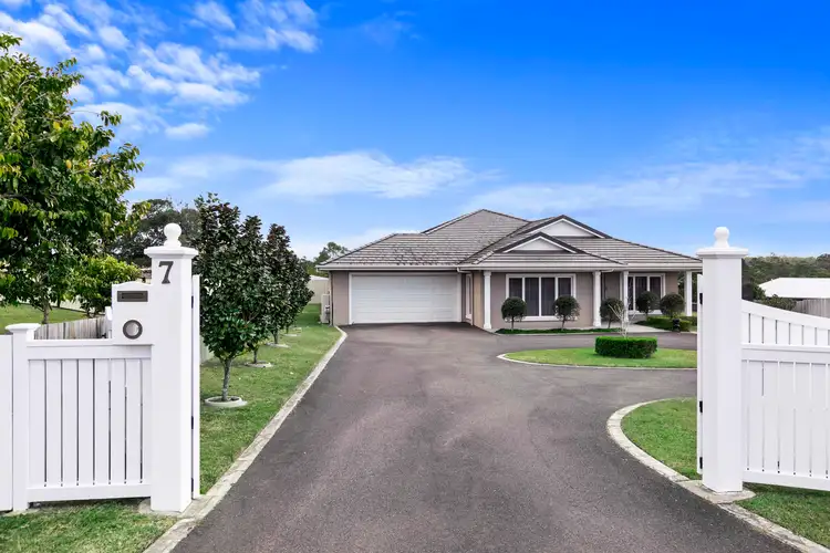 7 Wagtail Way, Oakhurst QLD 4650