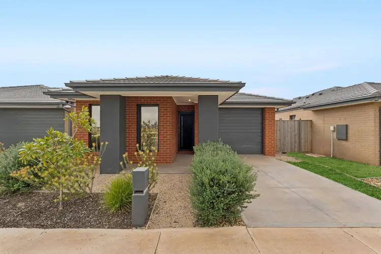 43 Lynwood Drive, Thornhill Park VIC 3335