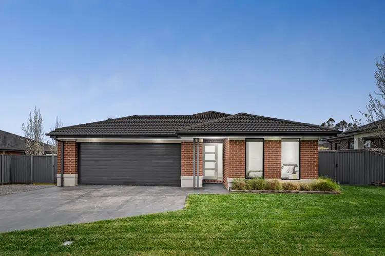 27 Bella Vista Place, Romsey VIC 3434