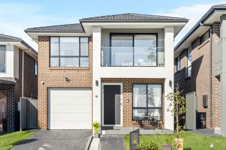 18 Pasfield Crescent, Quakers Hill NSW 2763