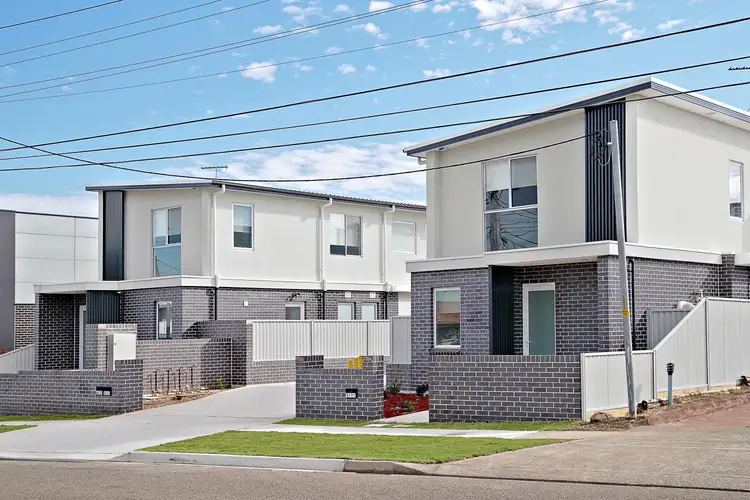 4/11 Junction Rd, Moorebank NSW 2170