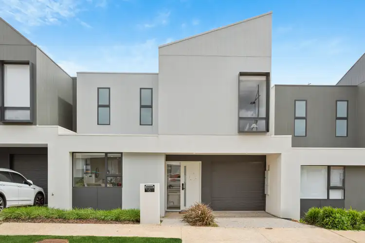 15 Macintosh Crescent