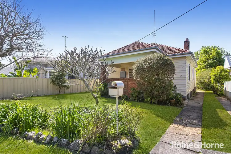15 Floraville Road, Belmont North NSW 2280