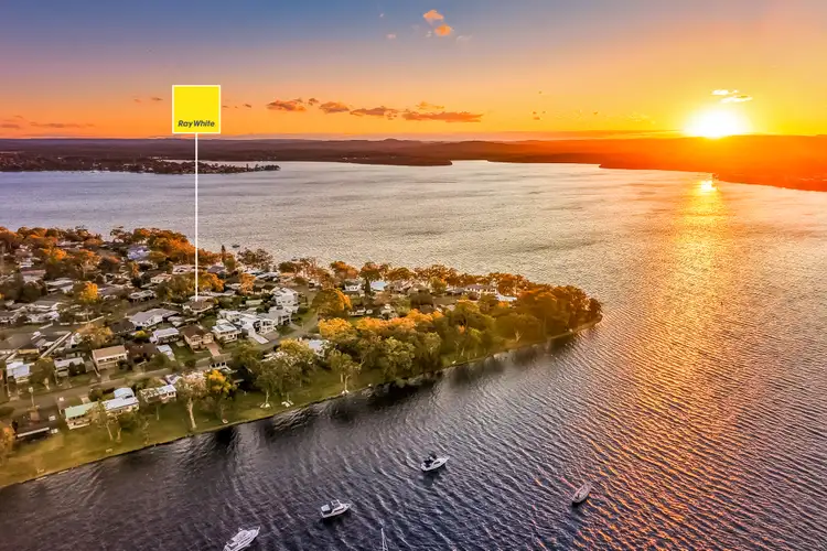 27 Birrabang Avenue, Summerland Point NSW 2259