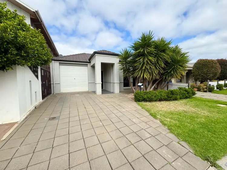 16 Lord Howe Crescent, Mawson Lakes SA 5095