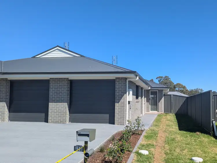 2/20 Lakeside Circuit, Cessnock NSW 2325