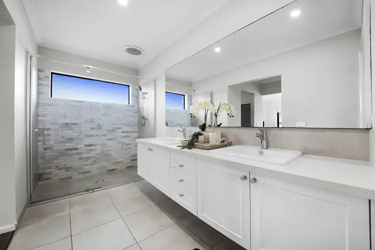 Fifth view of Homely house listing, 21 Yallaroo Chase, Werribee VIC 3030