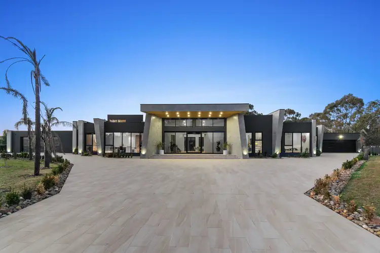 1190 Somerton Road, Oaklands Junction VIC 3063