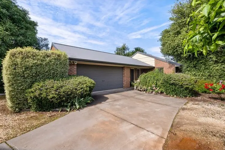 55 Robb Drive, Romsey VIC 3434