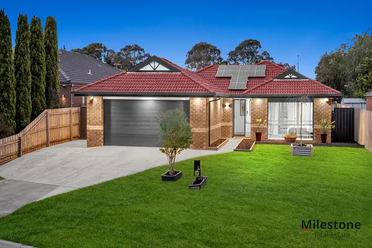 10 Hasluck Crescent, Lynbrook VIC 3975