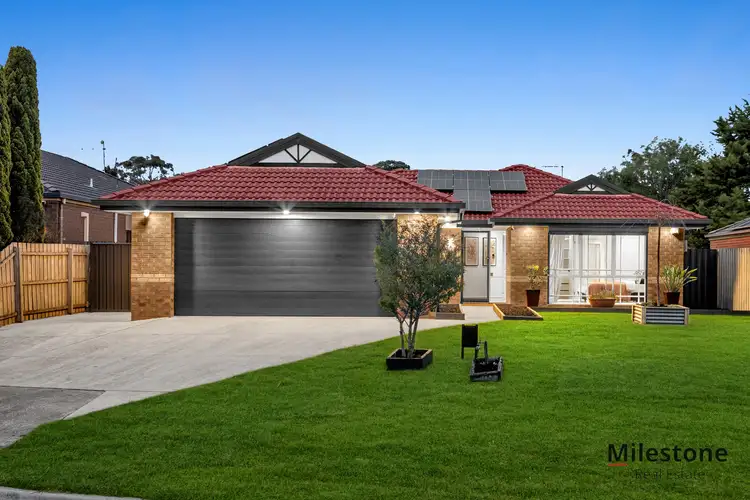 10 Hasluck Crescent, Lynbrook VIC 3975
