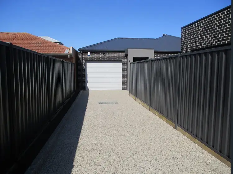 26C Cleveland St, St Albans VIC 3021