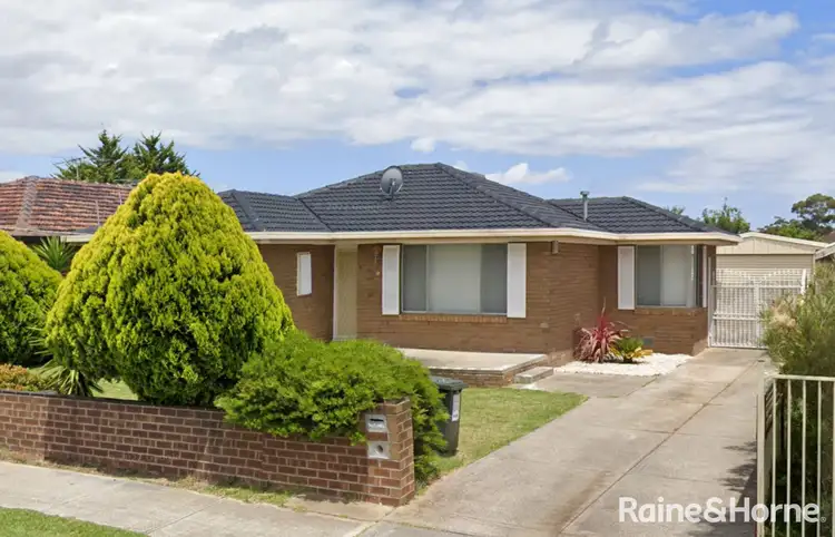 77 Gillespie Rd, St Albans VIC 3021