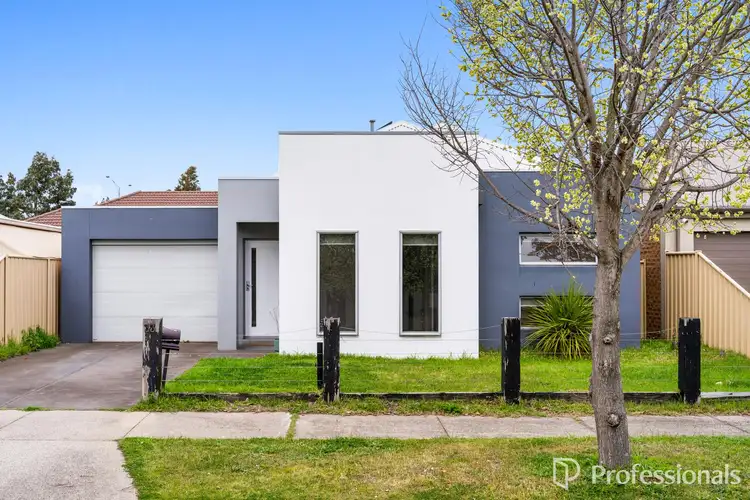 33 Cranwell Square, Caroline Springs VIC 3023
