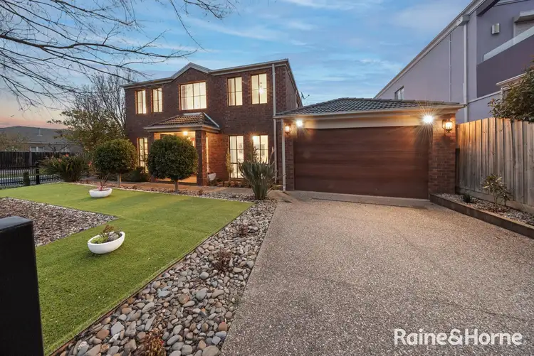 8 Coogee Drive, Taylors Hill VIC 3037