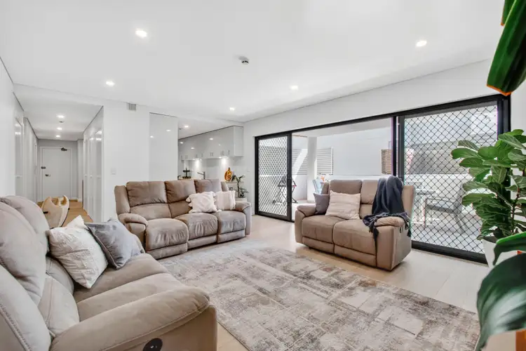 Main view of Homely unit listing, 3/2 Berry Avenue, North Narrabeen NSW 2101