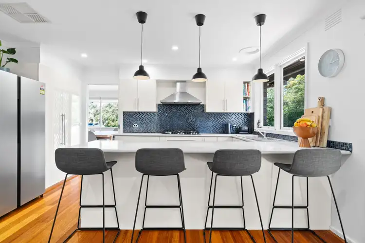 Fifth view of Homely house listing, 2 Dianella Court, Frankston VIC 3199