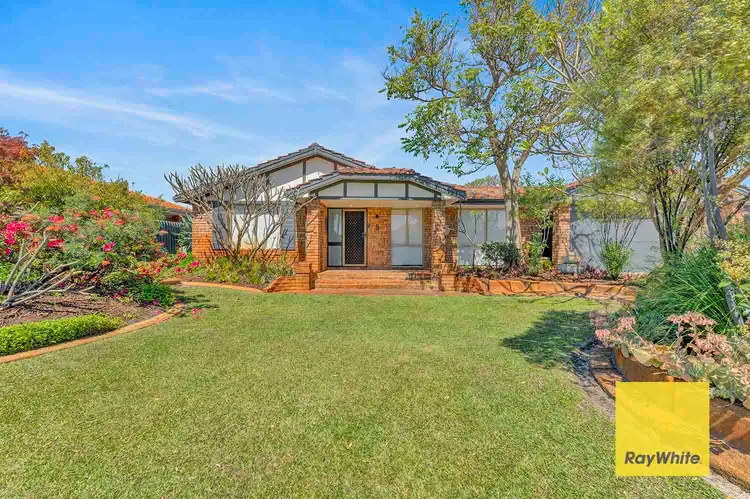 8 Parkway Road, Thornlie WA 6108