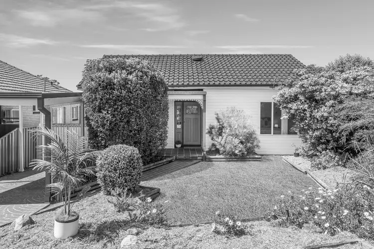 90 Wolger Street, Como NSW 2226