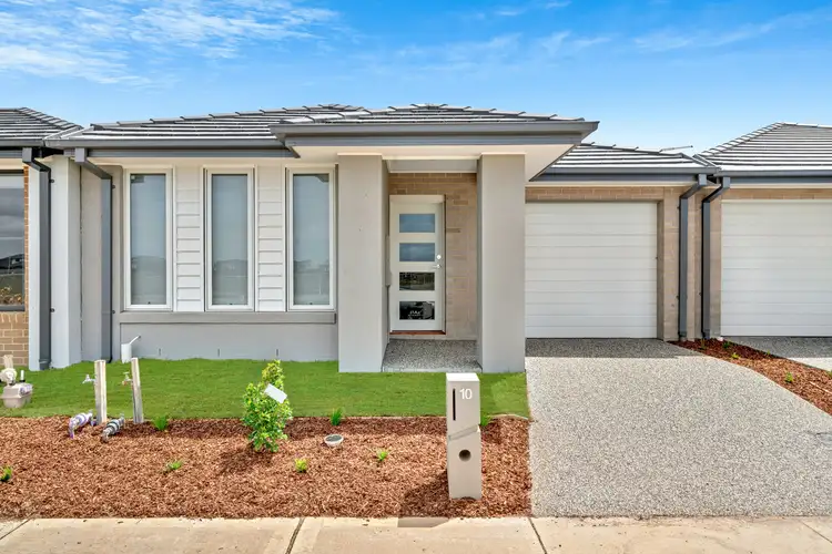 10 Leger Street, Manor Lakes VIC 3024