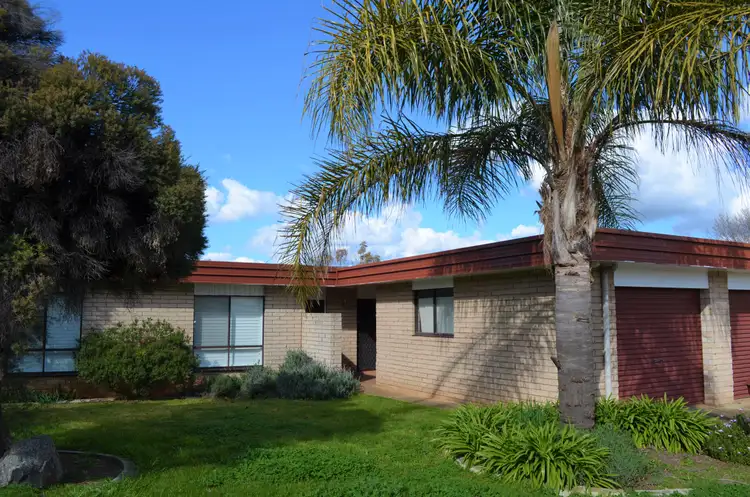 16 Crichton Crescent