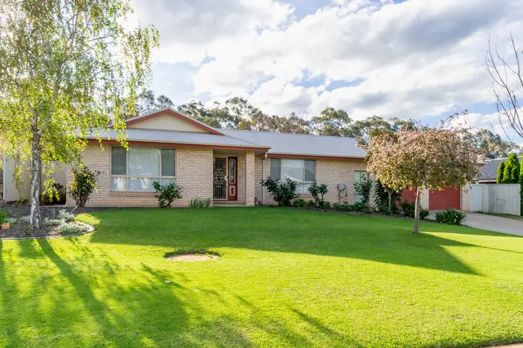 104 Kaloona Drive, Bourkelands NSW 2650