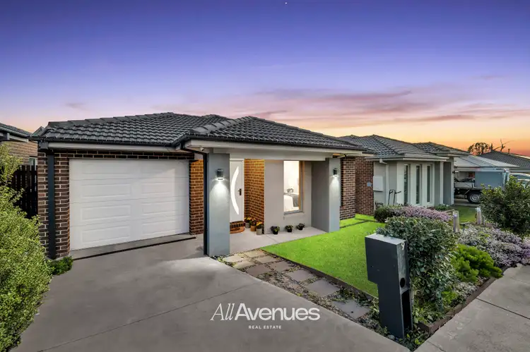 9 Dewhurst Circuit, Cranbourne East VIC 3977