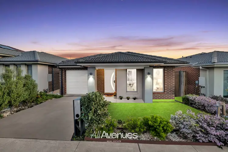 9 Dewhurst Circuit, Cranbourne East VIC 3977