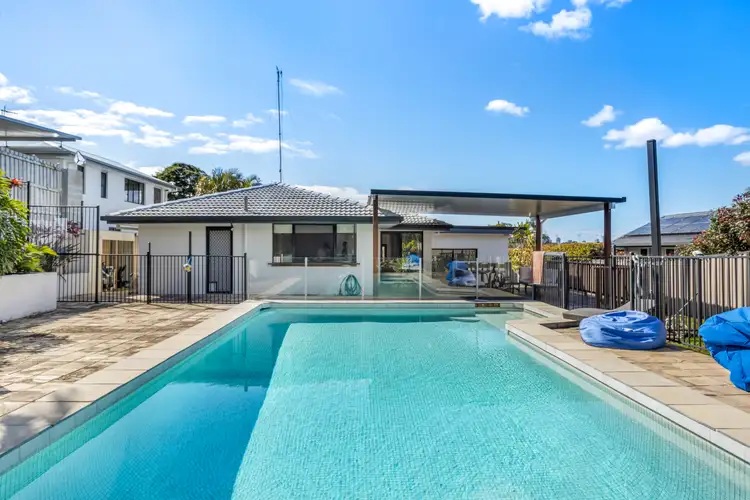 10 Ocean View Street, Benowa QLD 4217
