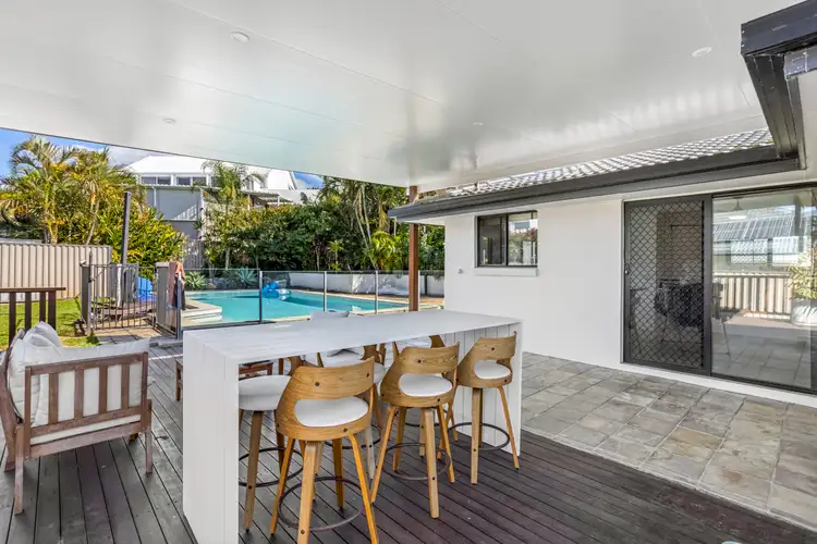 10 Ocean View Street, Benowa QLD 4217