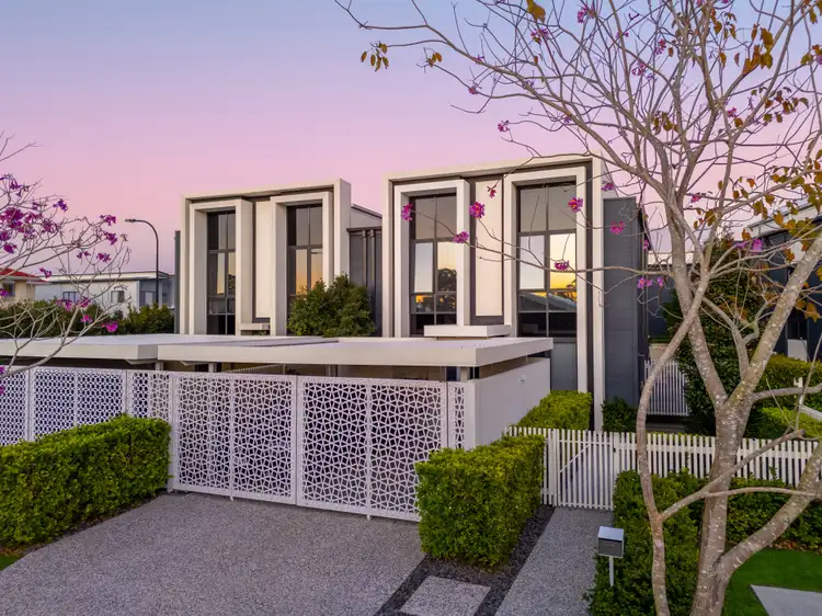 25 Sanctuary Court, Mermaid Waters QLD 4218