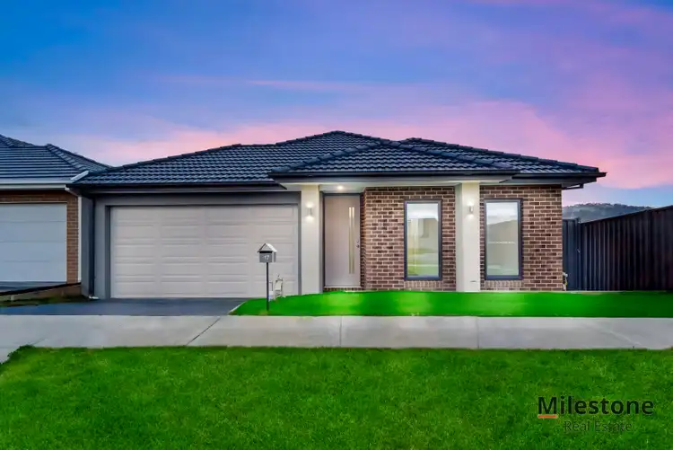 17 Kirkwood Road, Pakenham VIC 3810