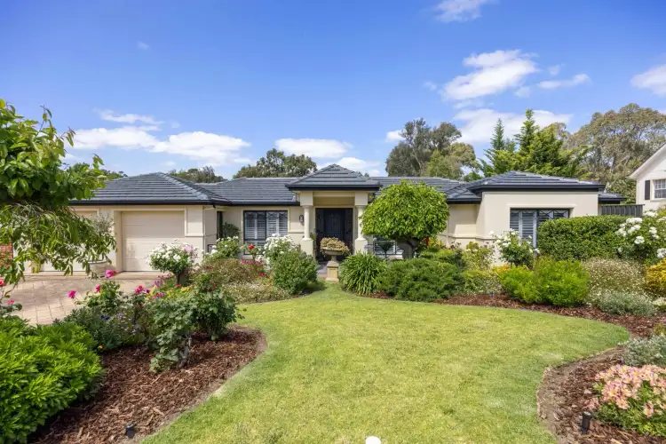 1 Erica Court, Flagstaff Hill SA 5159