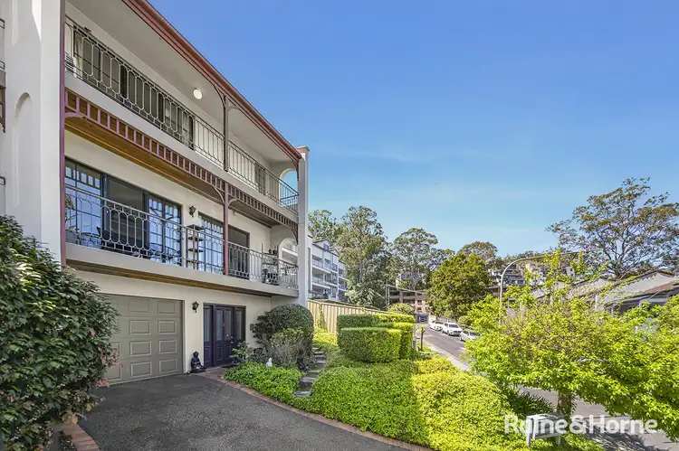 8/4 Broadview Avenue, Gosford NSW 2250