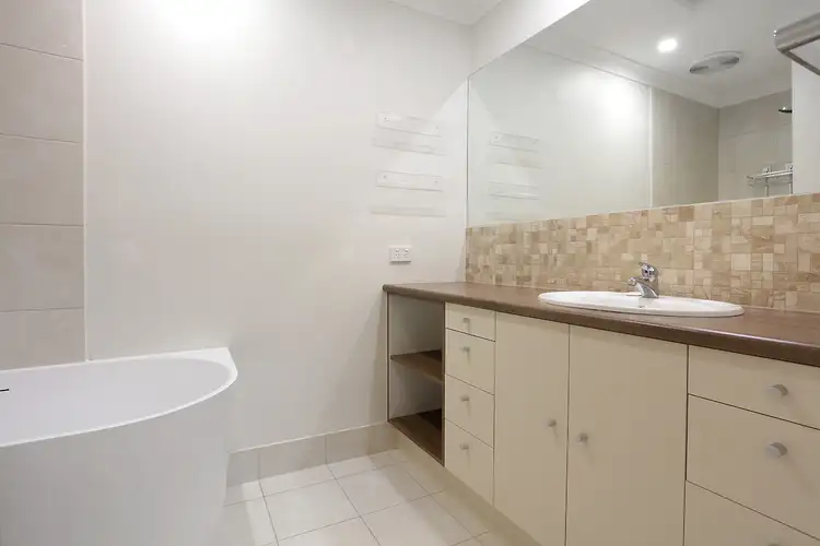 Sixth view of Homely villa listing, 8/5 Balfour Crescent, Highland Park QLD 4211