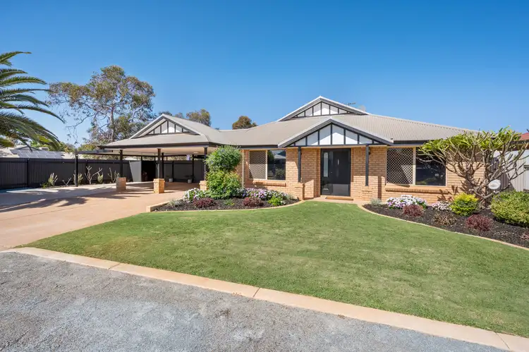1 Riverina Way