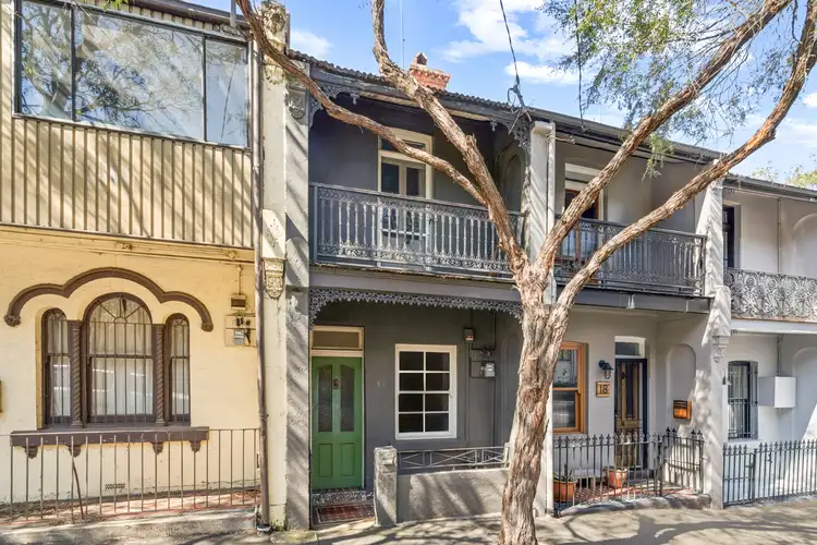 16 Whitehorse Street