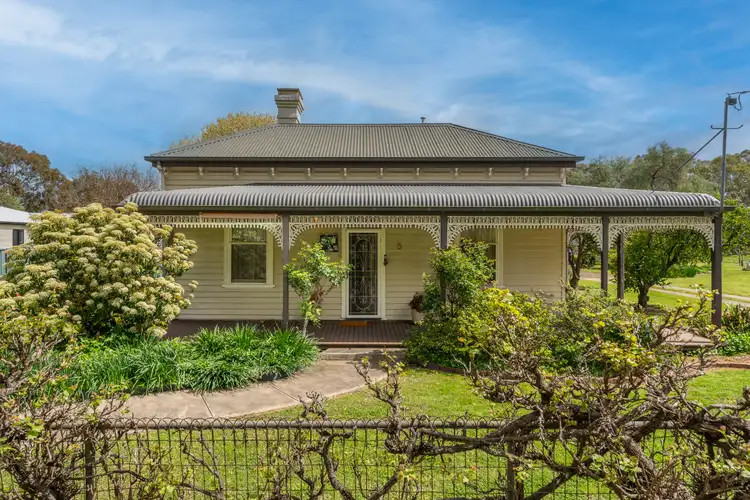 5 Baird Street, Violet Town VIC 3669