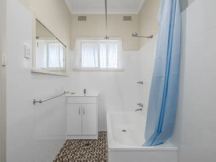 Fifth view of Homely house listing, 1/502 Hague Street, Lavington NSW 2641