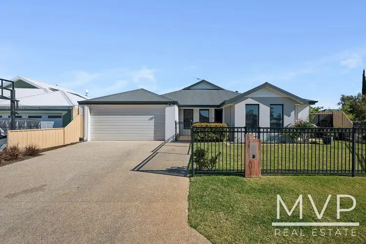 2 Atkins Parade, Hammond Park WA 6164
