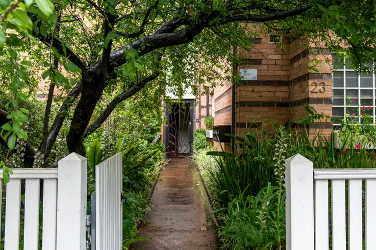 2/23 Albert Street, East Melbourne VIC 3002