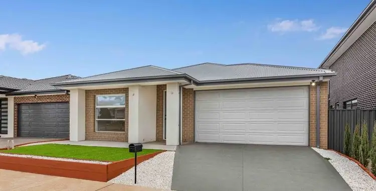 Second view of Homely house listing, 31 Belconnen Avenue, Strathtulloh VIC 3338