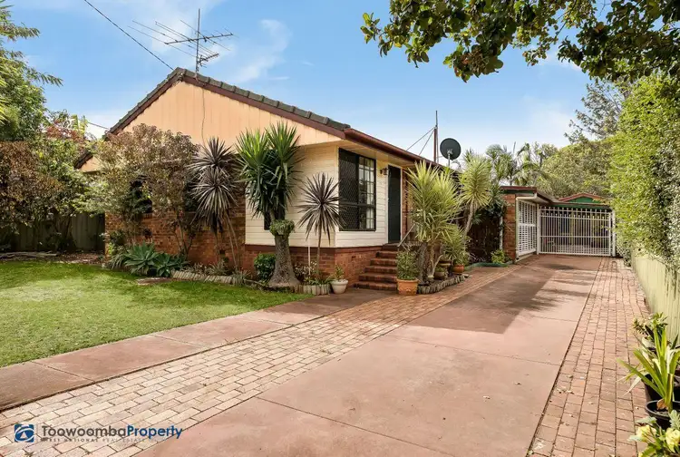 25 Welcombe Avenue, Rockville QLD 4350