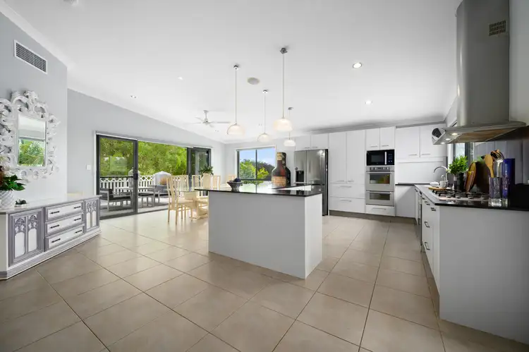 8 Maloney Crescent, Maudsland QLD 4210