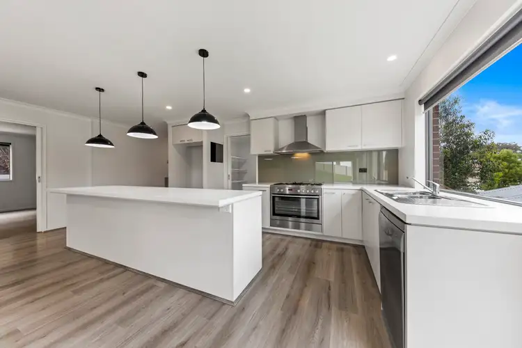 Fifth view of Homely house listing, 6 Water Cress Court, Drouin VIC 3818