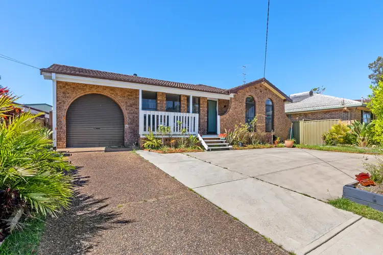 5 Naroo Avenue, Summerland Point NSW 2259