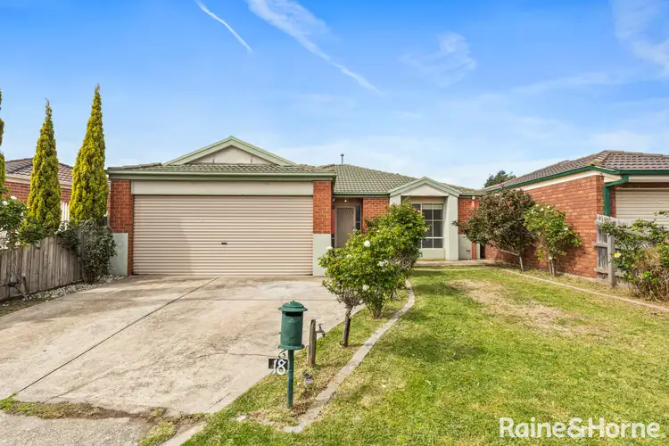 18 Lachlan Crescent, Roxburgh Park VIC 3064