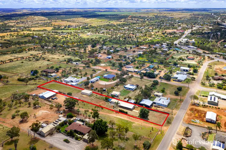 30 Fifth Avenue, Northampton WA 6535
