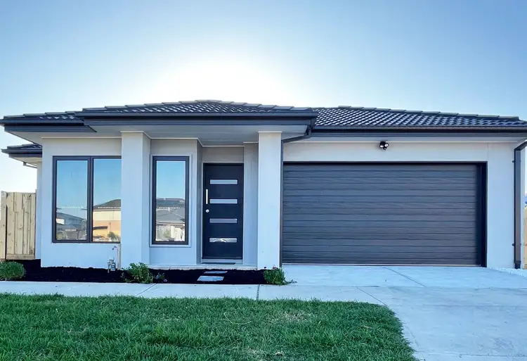 18 Avro Way, Berwick VIC 3806